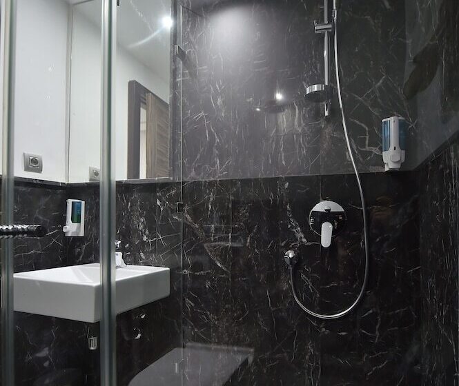 سوئیت با بالکن, Le Yacht Suites