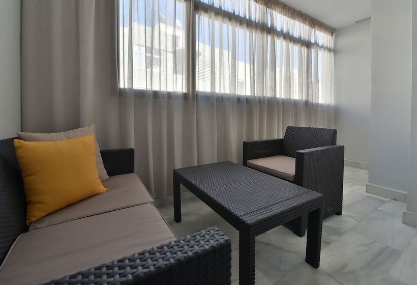 سوئیت با بالکن, Le Yacht Suites