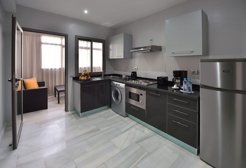 سوئیت با بالکن, Le Yacht Suites