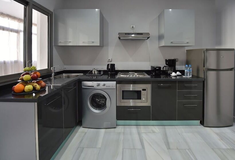 سوئیت با بالکن, Le Yacht Suites