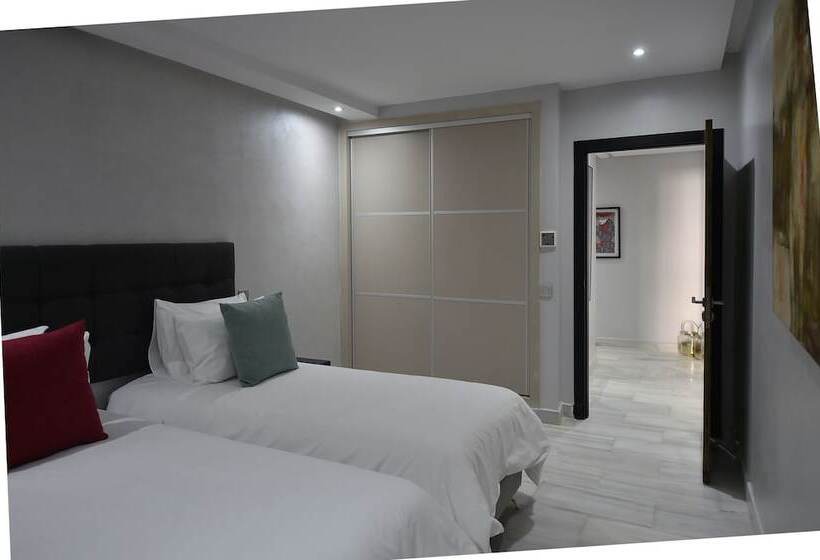 سوئیت با بالکن, Le Yacht Suites