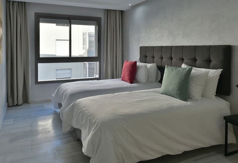 سوئیت با بالکن, Le Yacht Suites