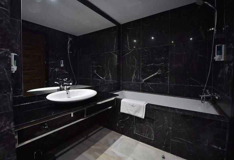 سوئیت با بالکن, Le Yacht Suites