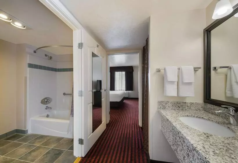 سوییت, Best Western Salinas Valley Inn & Suites