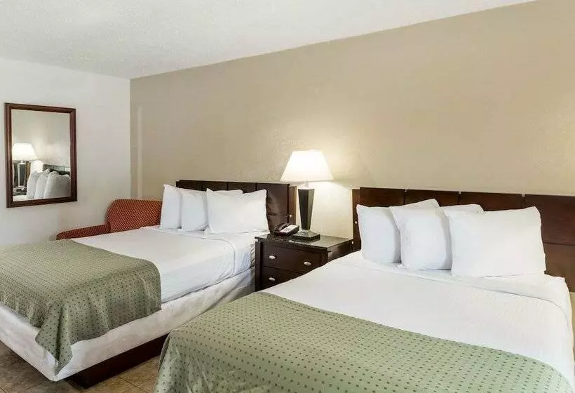 ２ダブルベッドのスタンダードルーム, Days Inn By Wyndham St. Petersburg / Tampa Bay Area
