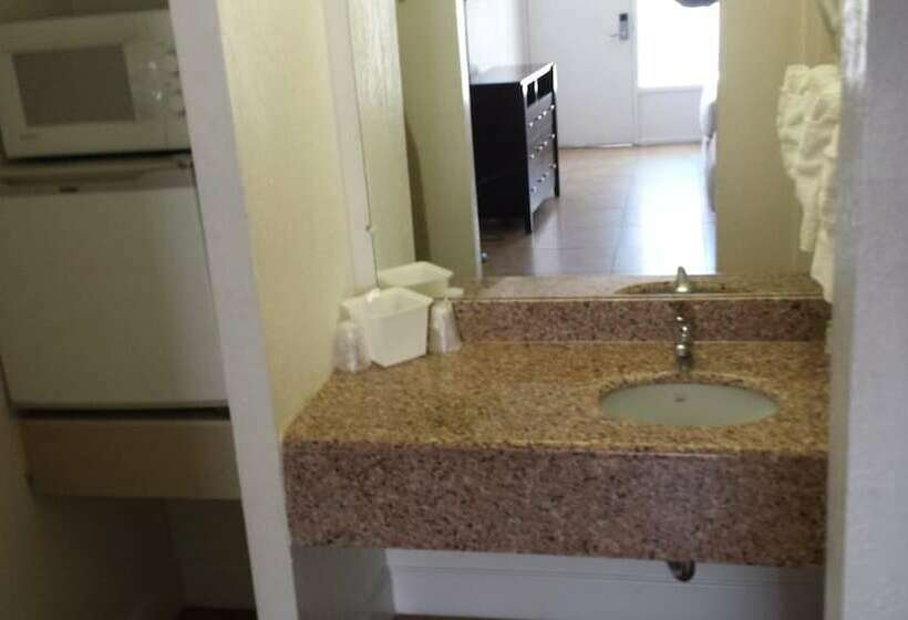 غرفه قياسيه سريرين مزدوجين, Days Inn By Wyndham St. Petersburg / Tampa Bay Area