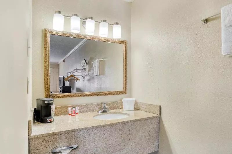 キングサイズベッドのスタンダードルーム, Oyo Hotel Pineville La Hwy 165