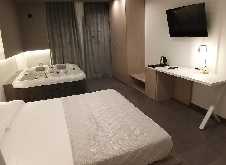 سوییت با استخر, B&b La Rosa Felice