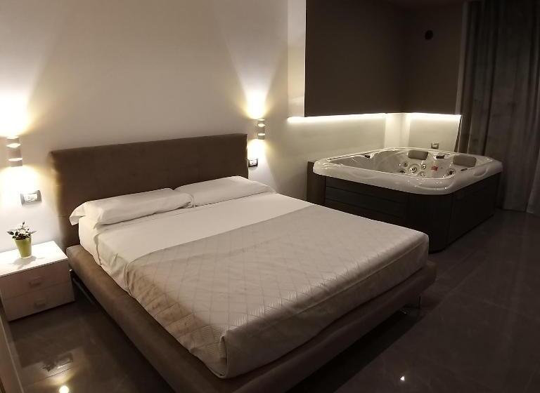 سوییت با استخر, B&b La Rosa Felice