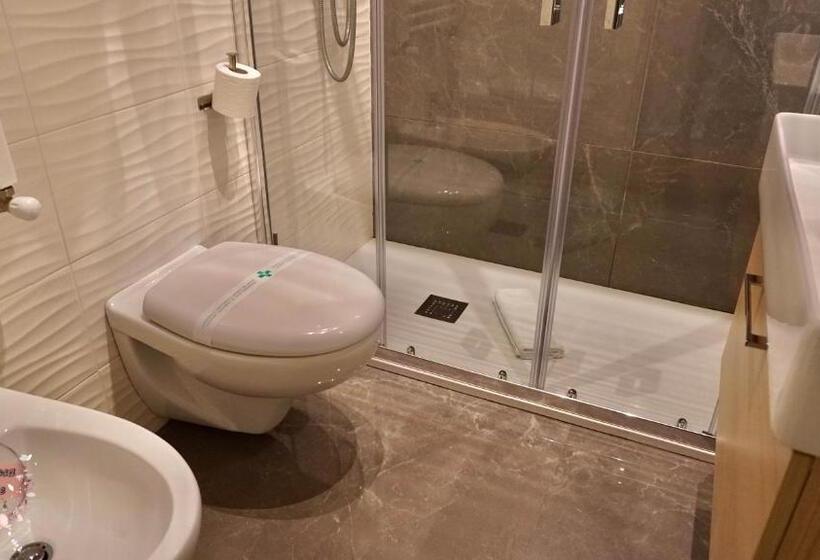 اتاق لوکس سه تخته, B&b La Rosa Felice