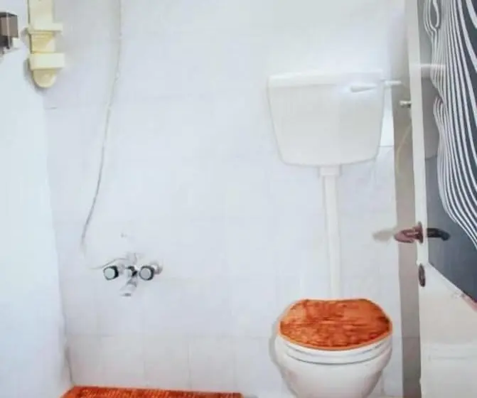 اتاق خانوادگی با سرویس بهداشتی مشترک, Friends Hostel.area B