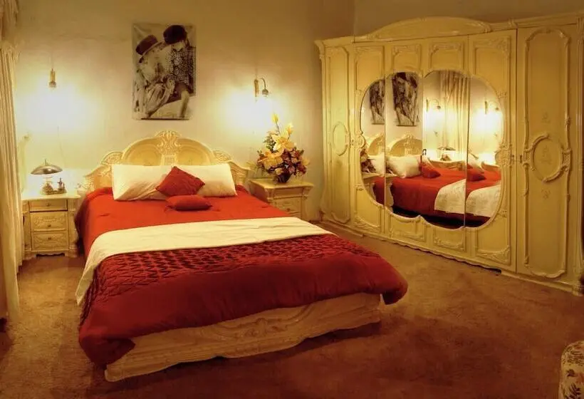 اتاق خانوادگی با سرویس بهداشتی مشترک, Friends Hostel.area B
