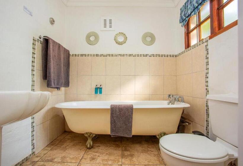 バルコニー付きデラックスルーム, The Villa Manor & Spa