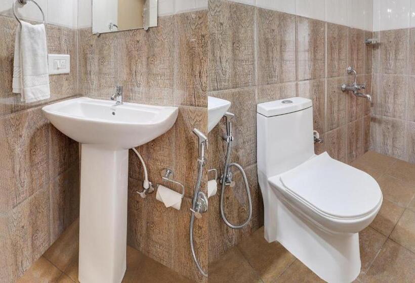 اتاق استاندارد با تخت دو نفره بزرگ, Treebo New Redfern, Madikeri