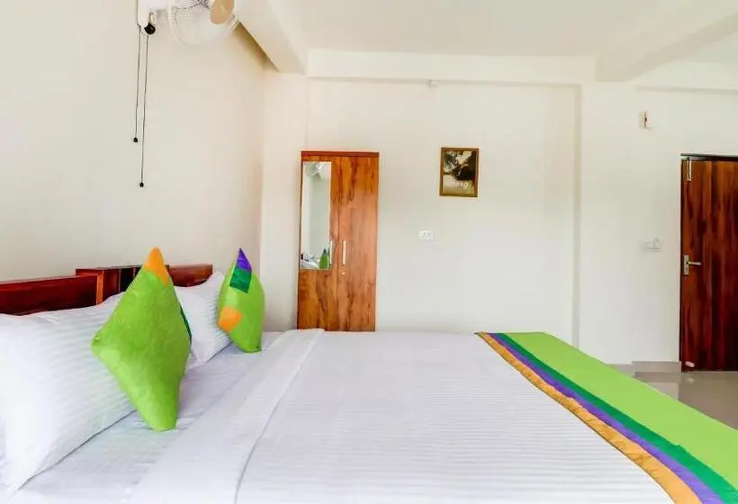 クイーンサイズベッドのスタンダードルーム, Treebo New Redfern, Madikeri