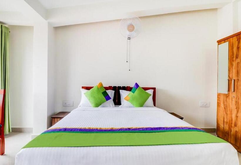 带特大床的标准间, Treebo New Redfern, Madikeri