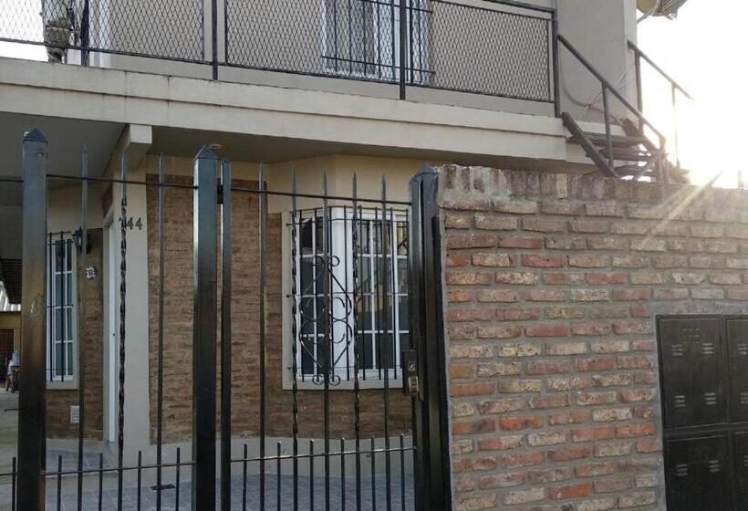 اتاق استاندارد چهار تخته, Ezeiza Home