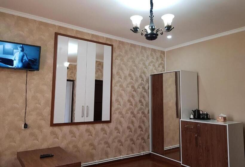 Номер Deluxe, Ahana