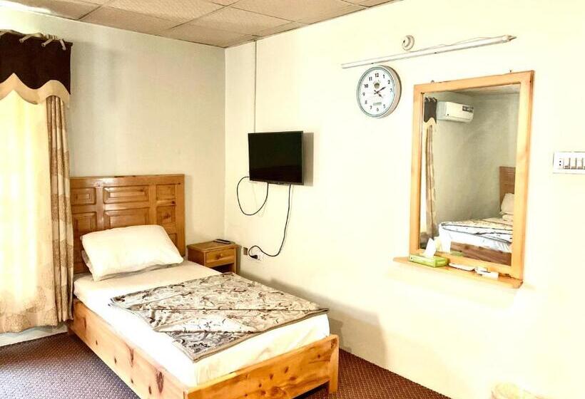 اتاق لوکس سه تخته, Naveed Tourist Inn