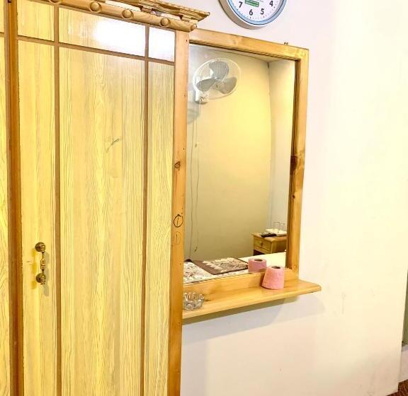 اتاق لوکس یک تخته, Naveed Tourist Inn