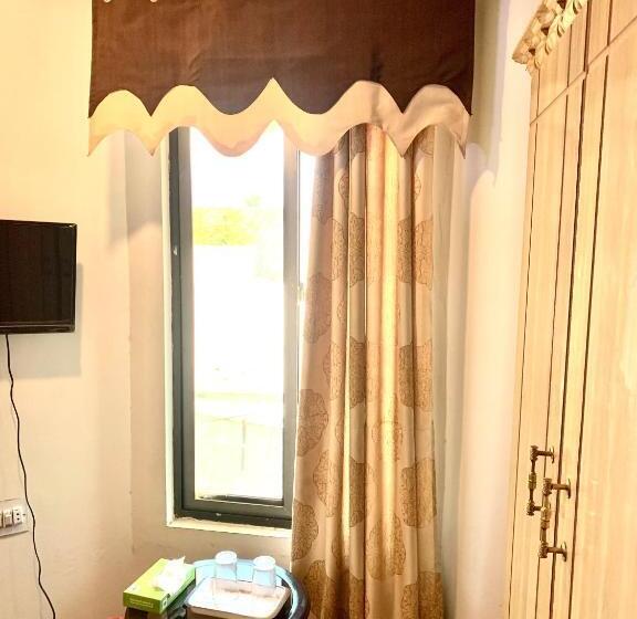 اتاق لوکس یک تخته, Naveed Tourist Inn