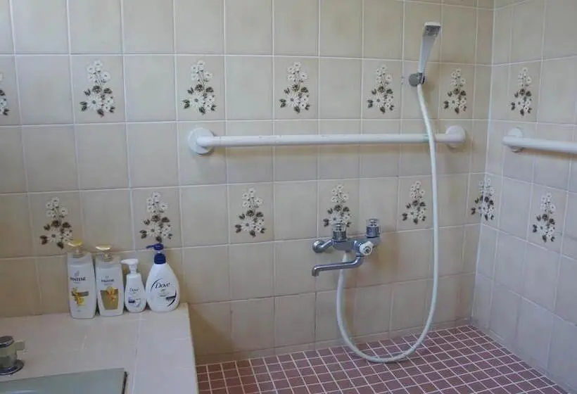 バスルーム共有のトリプルスタンダード, Guest House Meets Okayama All Private Room Hostel