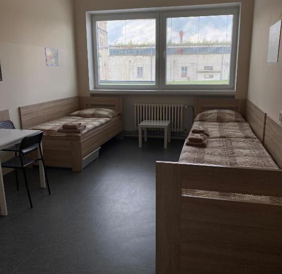 标准三人间, Hostel Hodonín