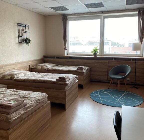 标准三人间, Hostel Hodonín