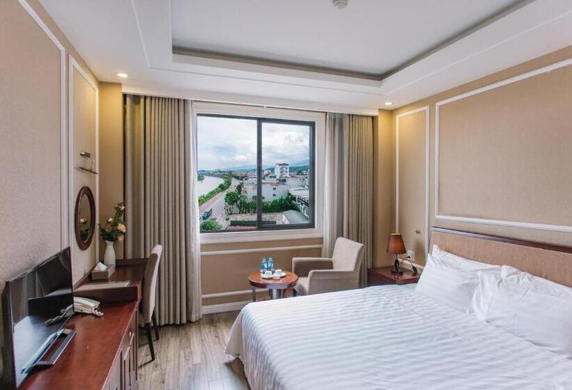 اتاق سوپریور سه تخته, Cao Minh