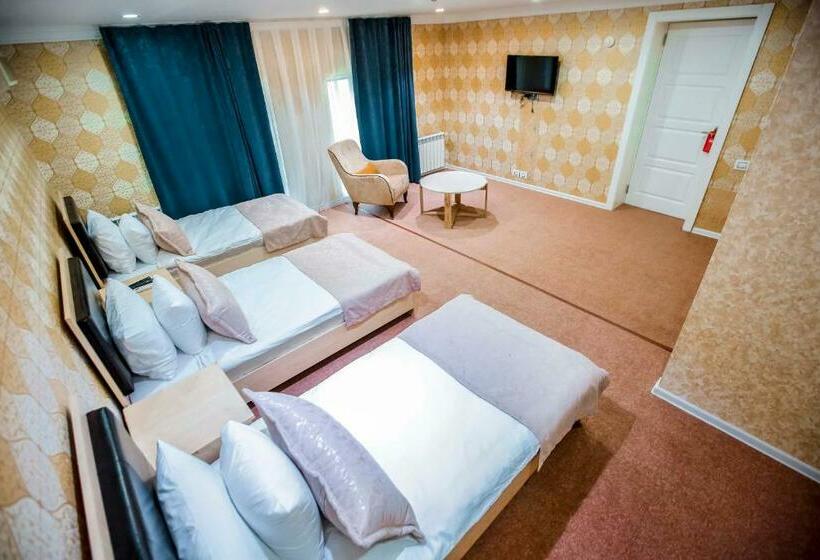 اتاق لوکس با تخت بزرگ, Nine