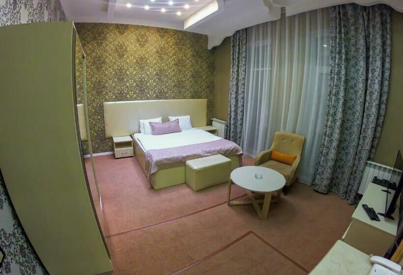 اتاق استاندارد با تخت بزرگ, Nine