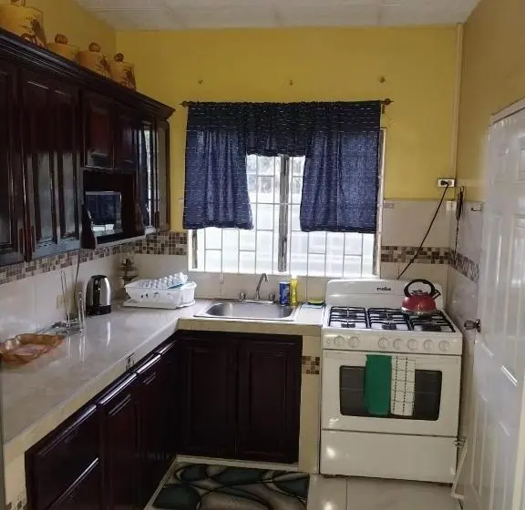 بانگلوی استاندارد, Granann's Place
