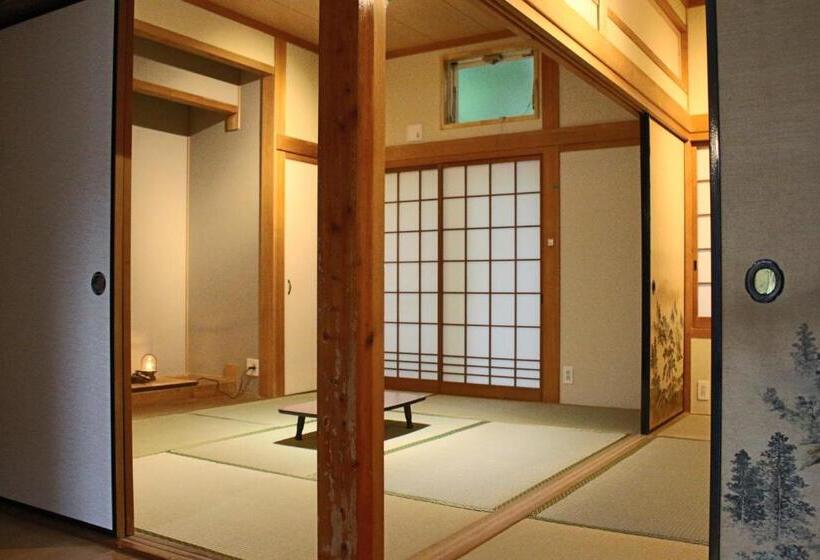 اتاق استاندارد چهارنفره با سرویس بهداشتی مشترک, Tsushima White House