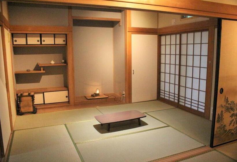 اتاق استاندارد چهارنفره با سرویس بهداشتی مشترک, Tsushima White House