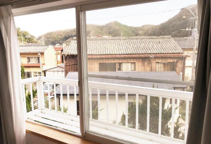 اتاق استاندارد یک نفره, Tsushima White House