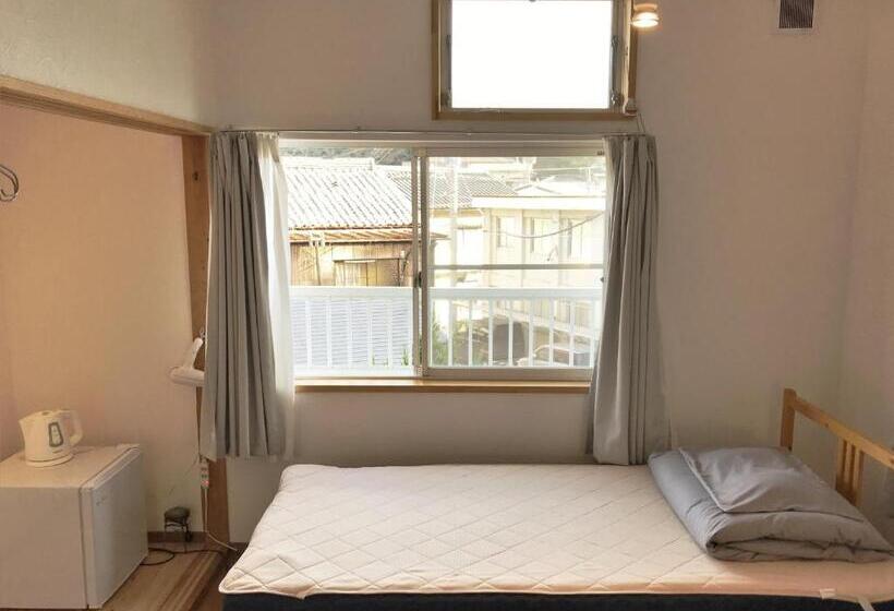 اتاق استاندارد یک نفره, Tsushima White House