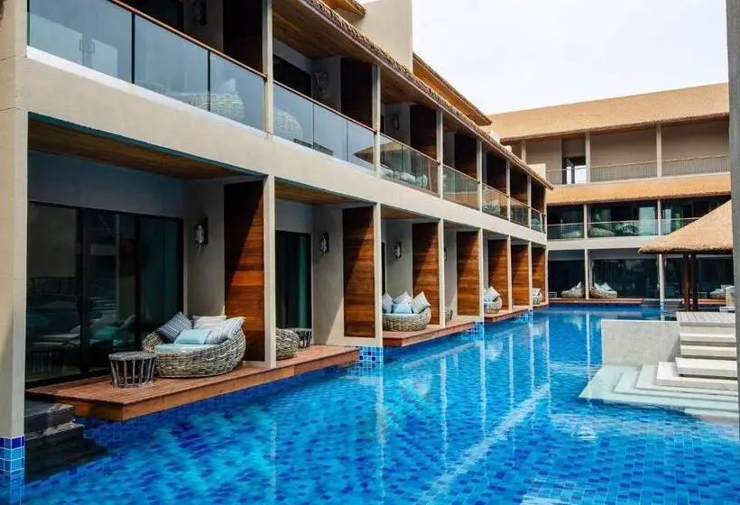 プールの見えるデラックスルーム, Ananya Lipe Resort