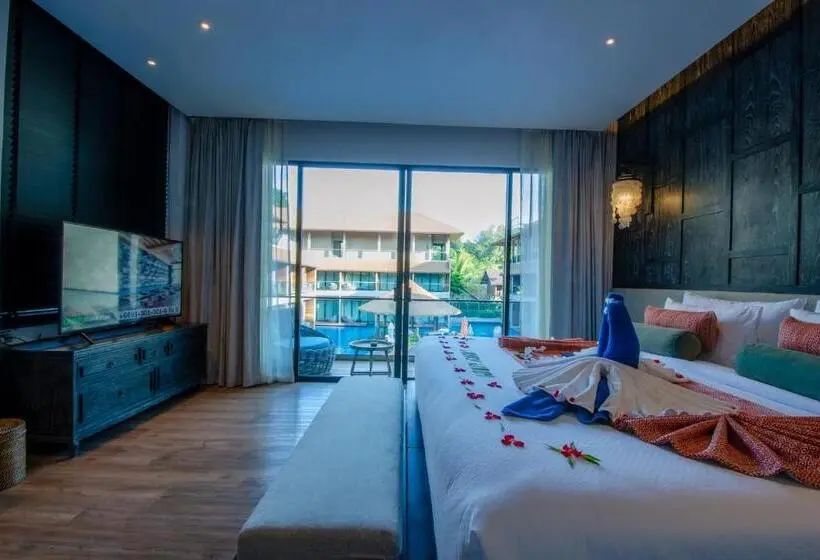 プールの見えるデラックスルーム, Ananya Lipe Resort
