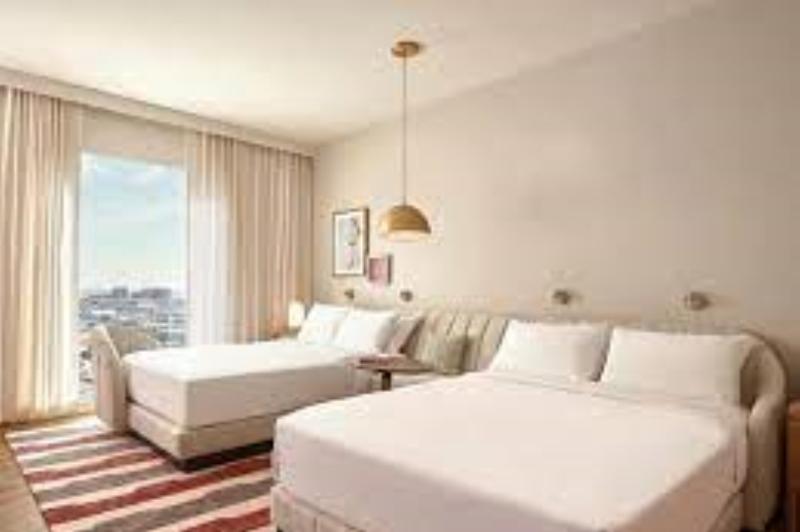 اتاق استاندارد با چشم‌انداز استخر, Virgin Hotels Dallas