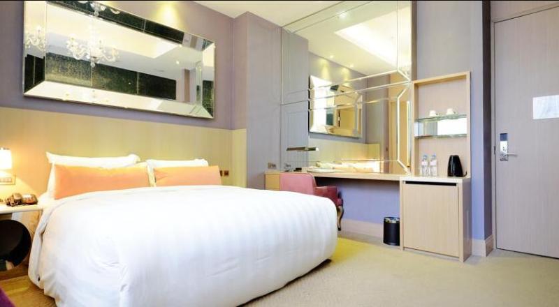 اتاق استاندارد با چشم‌انداز استخر, Virgin Hotels Dallas