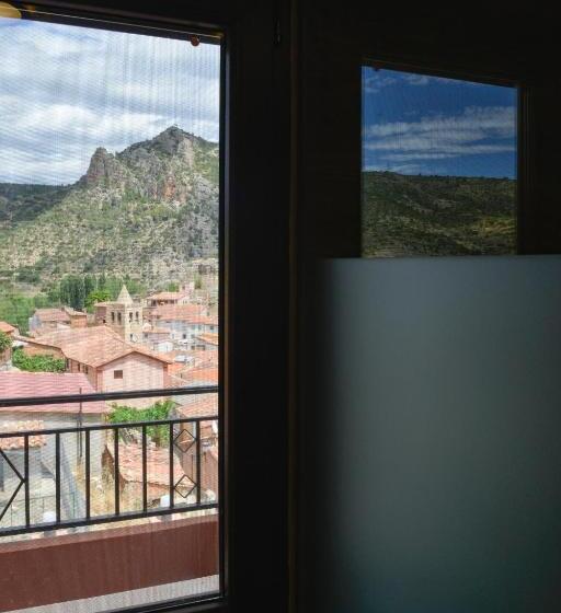 标准三人间, La Casita De El Cuervo