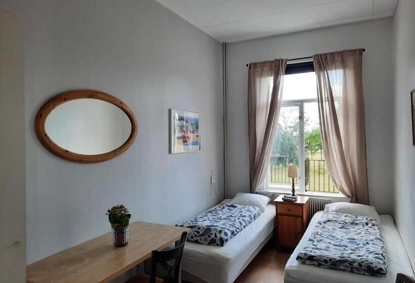 Номер Стандарт, Hunnebergs Gård Hostel & Camping