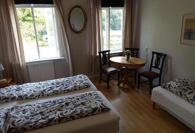 חדר בסיסי לשלושה, Hunnebergs Gård Hostel & Camping