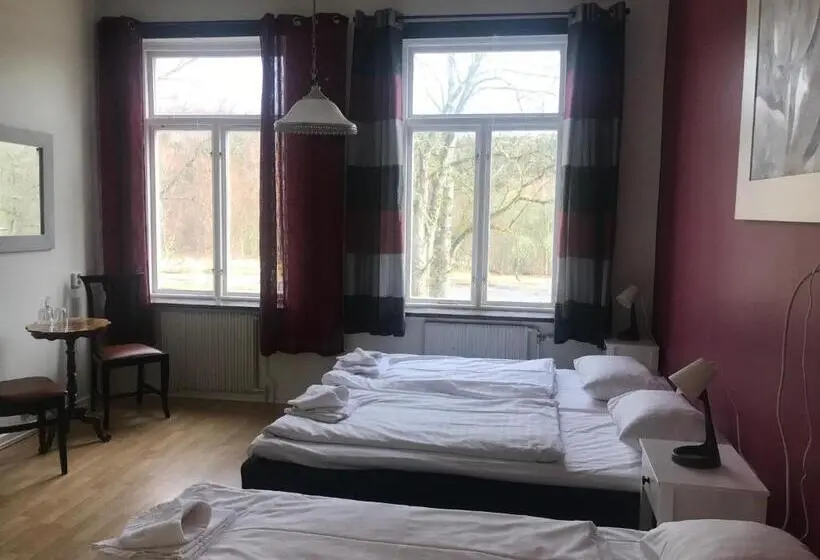 ベーシックトリプルルーム, Hunnebergs Gård Hostel & Camping