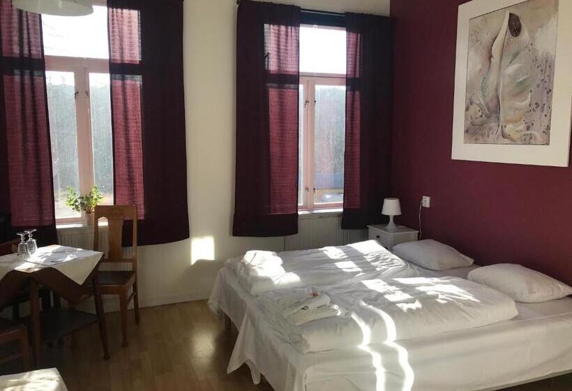 חדר בסיסי לשלושה, Hunnebergs Gård Hostel & Camping