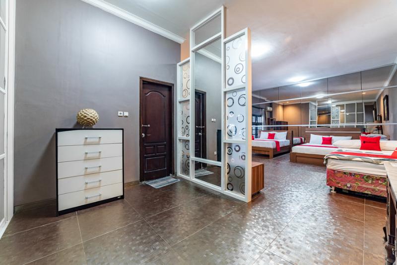 Семейный Номер, Reddoorz Syariah Near Rri Malang