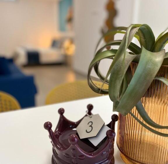 استودیوی سوپریور, Beeapartments