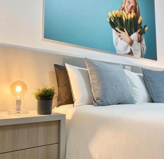 استودیوی سوپریور, Beeapartments