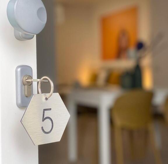 استودیو خانوادگی, Beeapartments