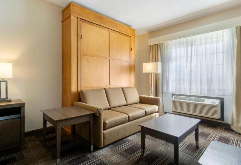 جناح مزود بجاكوزى, Best Western Plus The Inn At Horse Heaven